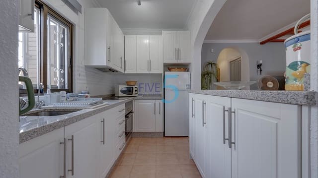 Chalet de 2 habitaciones en Playa Flamenca, Orihuela en venta con garaje - 295.000 € (Ref: 10073083)