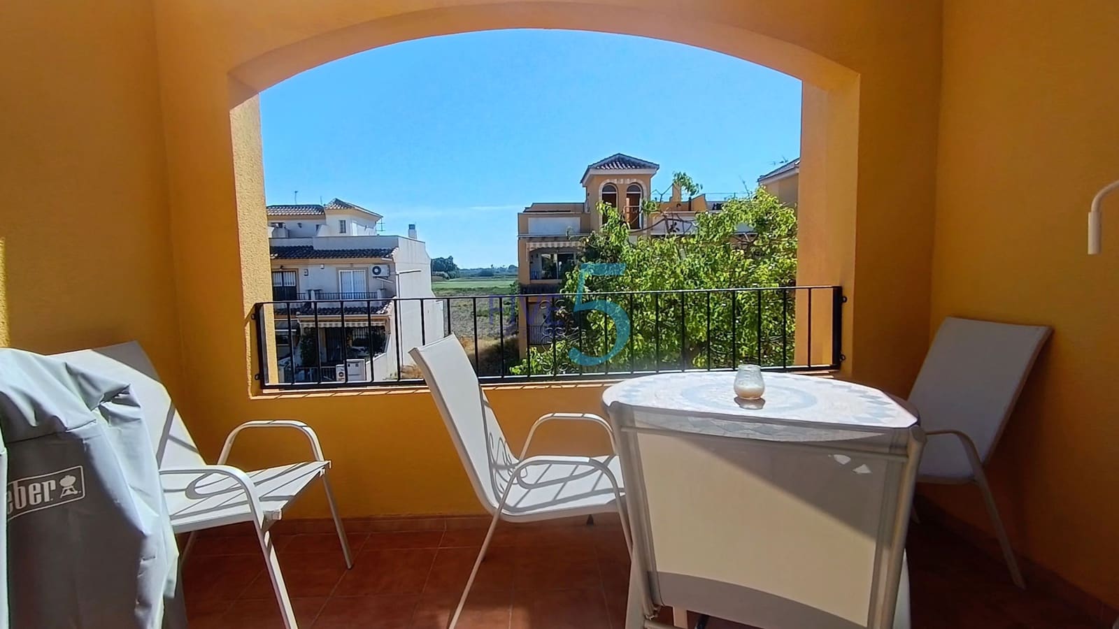 Apartamento de 2 habitaciones en Daya Nueva en venta con piscina - 125.000 € (Ref: 10077141)
