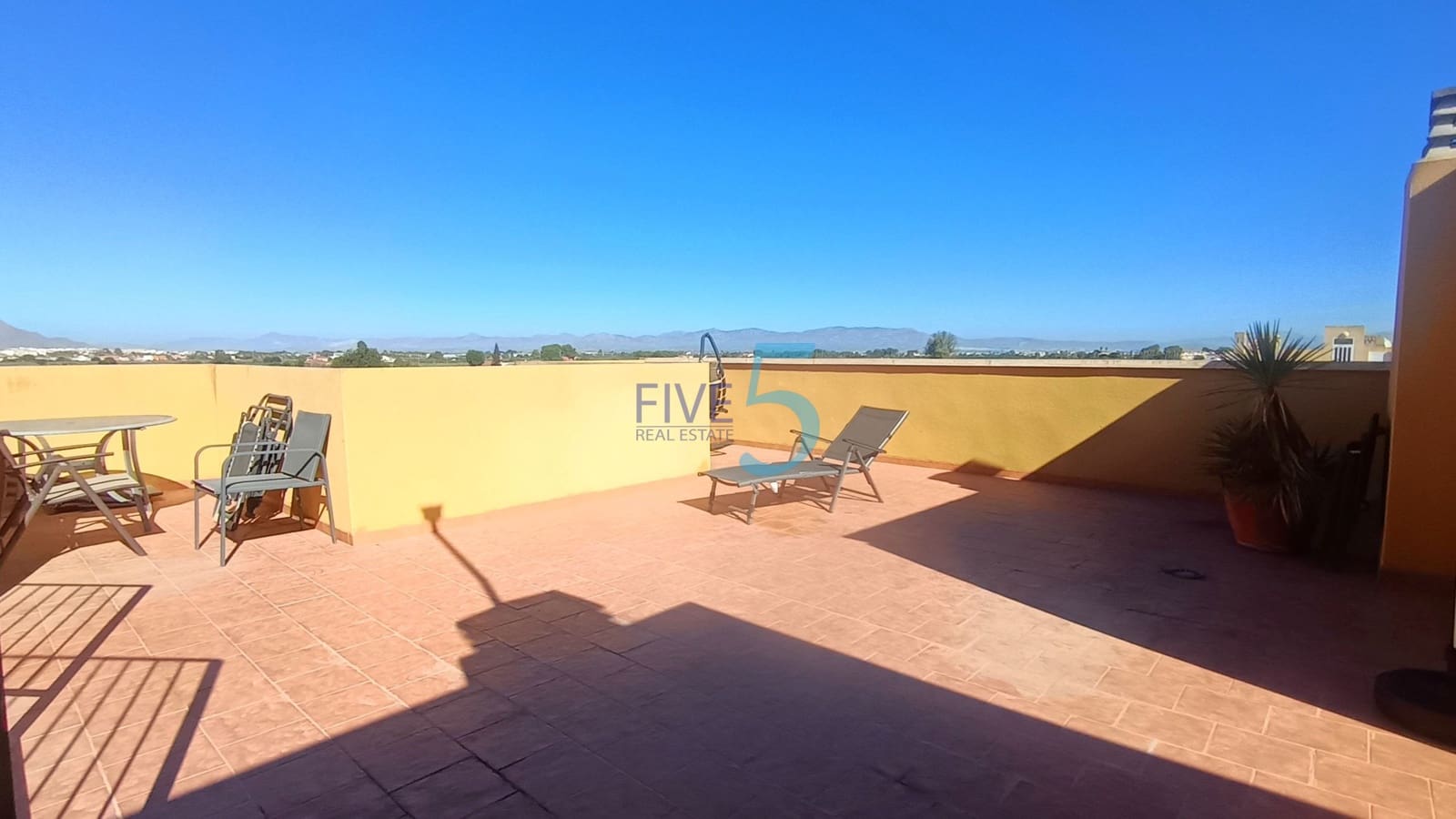 Apartamento de 2 habitaciones en Daya Nueva en venta con piscina - 125.000 € (Ref: 10077141)