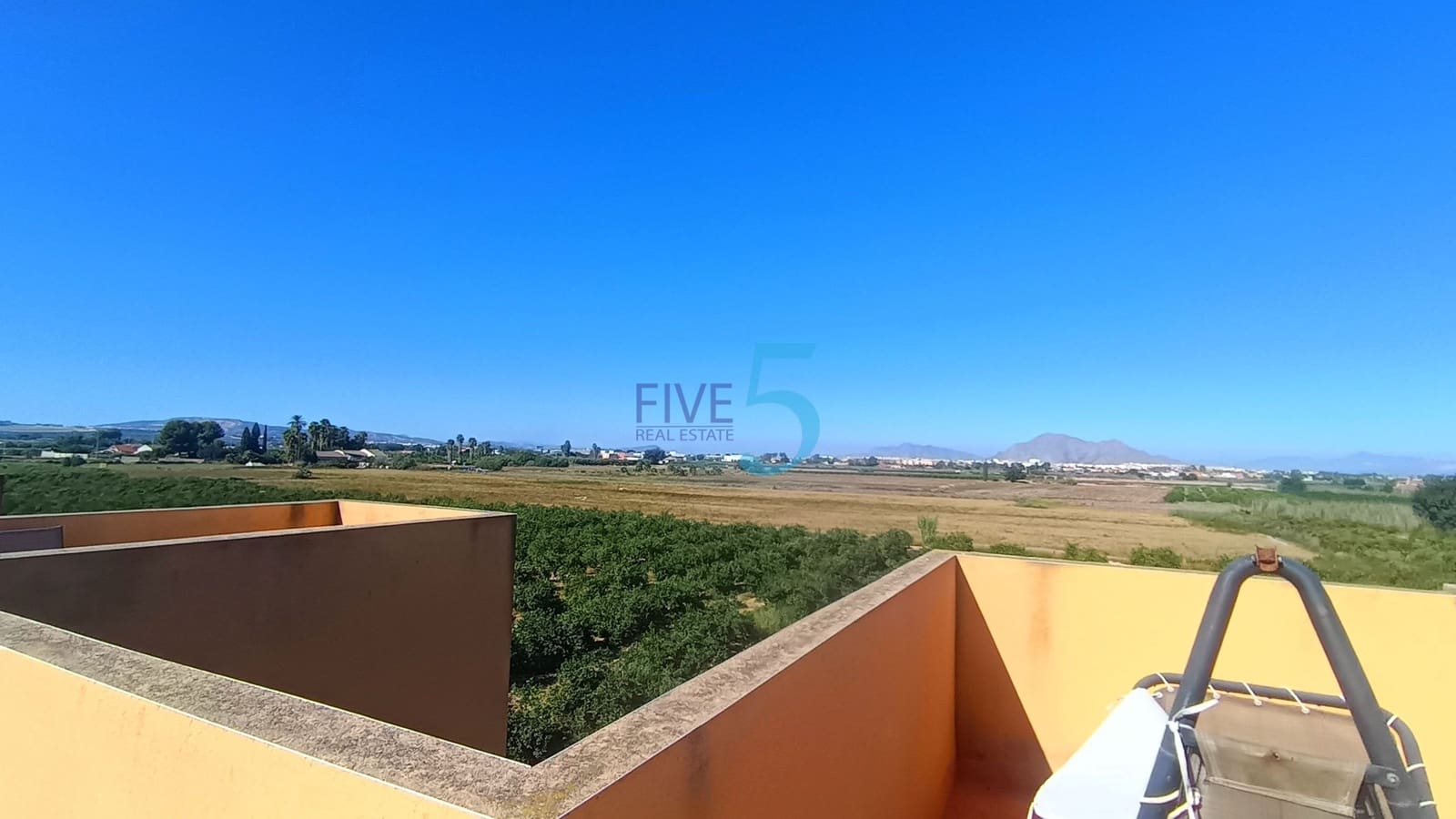 Apartamento de 2 habitaciones en Daya Nueva en venta con piscina - 125.000 € (Ref: 10077141)