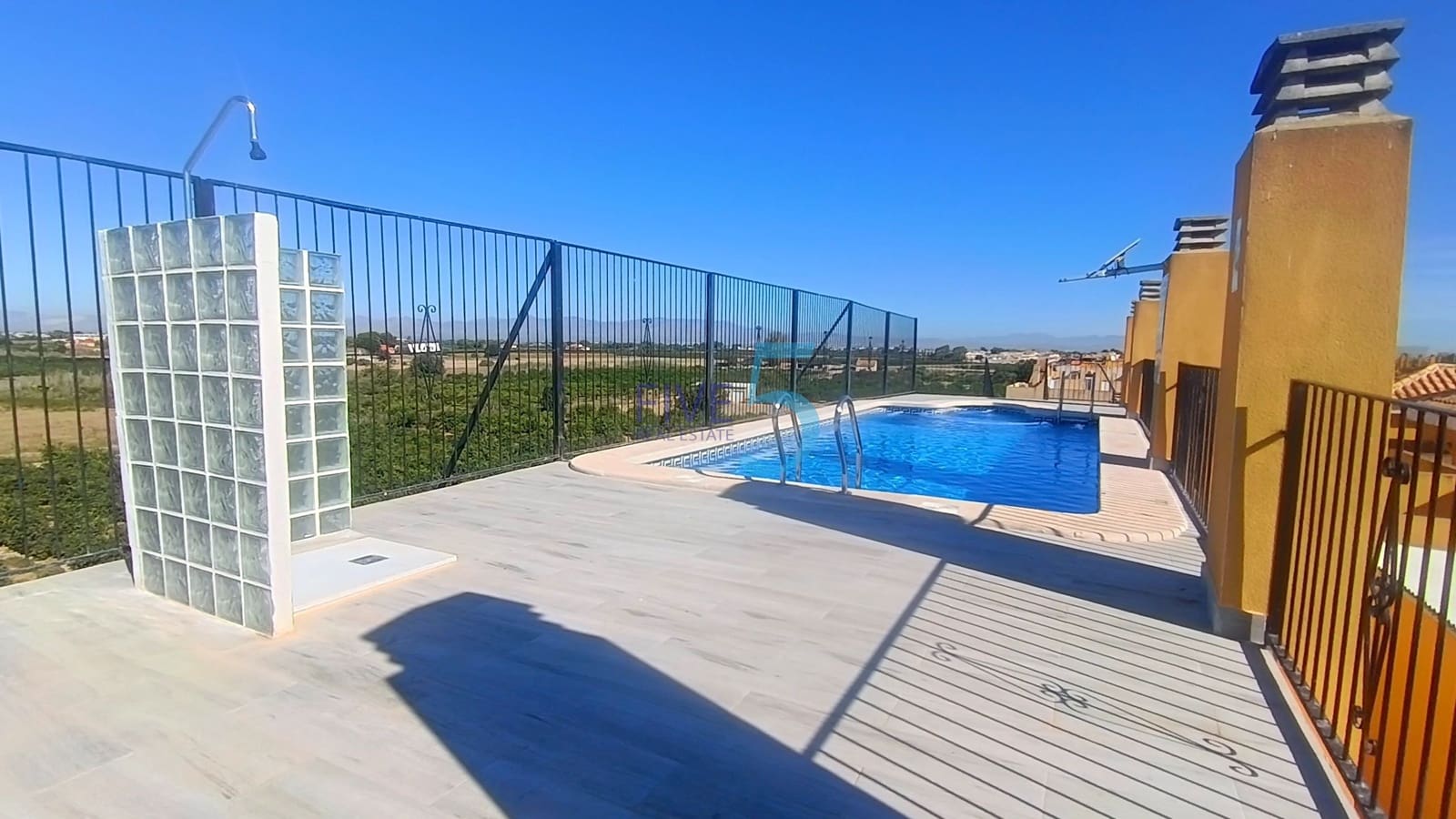 Apartamento de 2 habitaciones en Daya Nueva en venta con piscina - 125.000 € (Ref: 10077141)