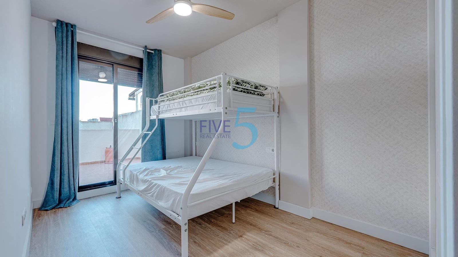 Apartamento de 2 habitaciones en San Fulgencio en venta con piscina - 119.500 € (Ref: 10077340)
