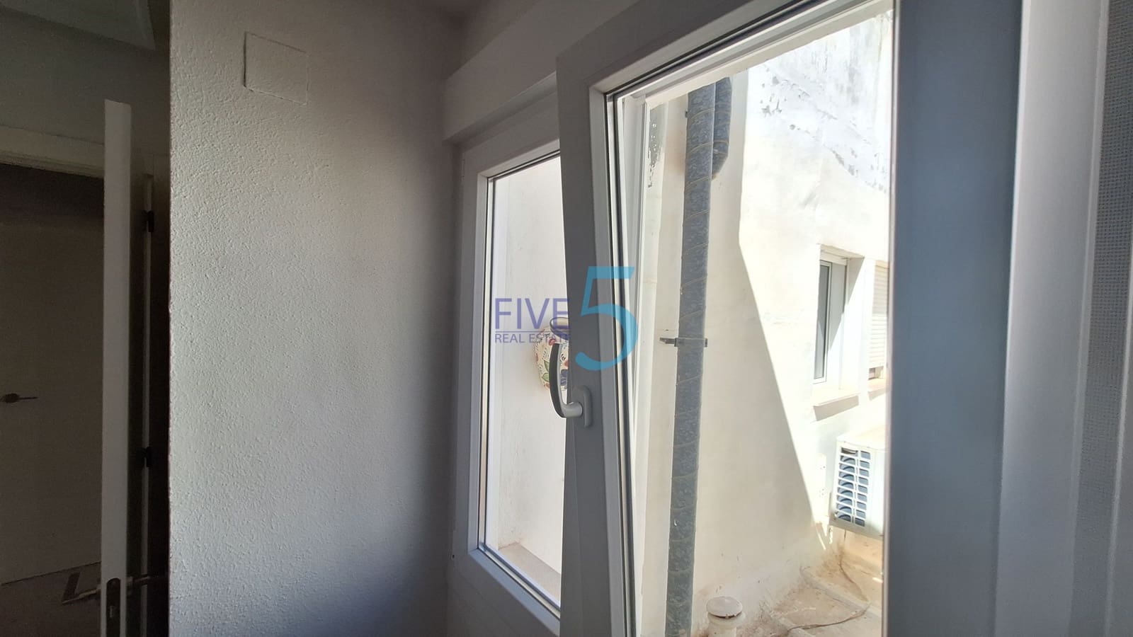 2 bedroom Apartment for sale in Torrevieja with pool - € 185,000 (Ref: 10077341)