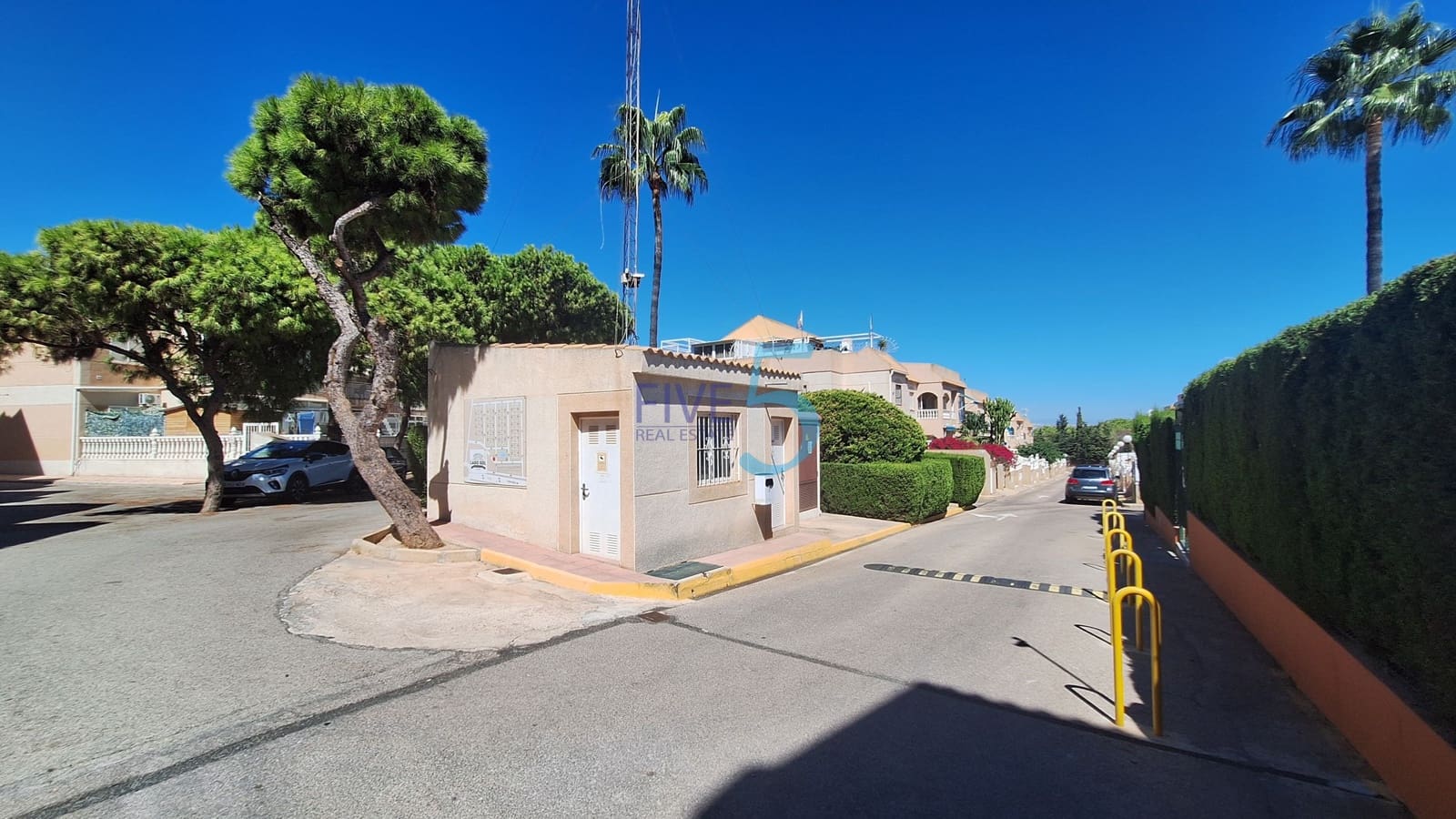 2 bedroom Apartment for sale in Torrevieja with pool - € 185,000 (Ref: 10077341)