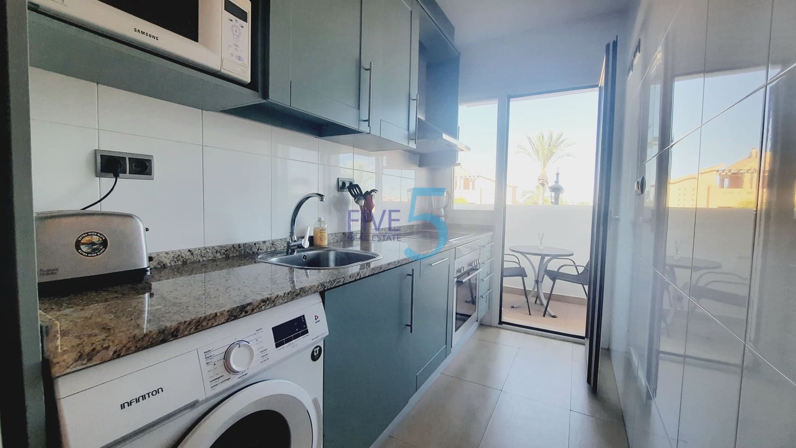 Apartamento de 2 habitaciones en Los Alcázares en venta con piscina garaje - 149.000 € (Ref: 10079981)