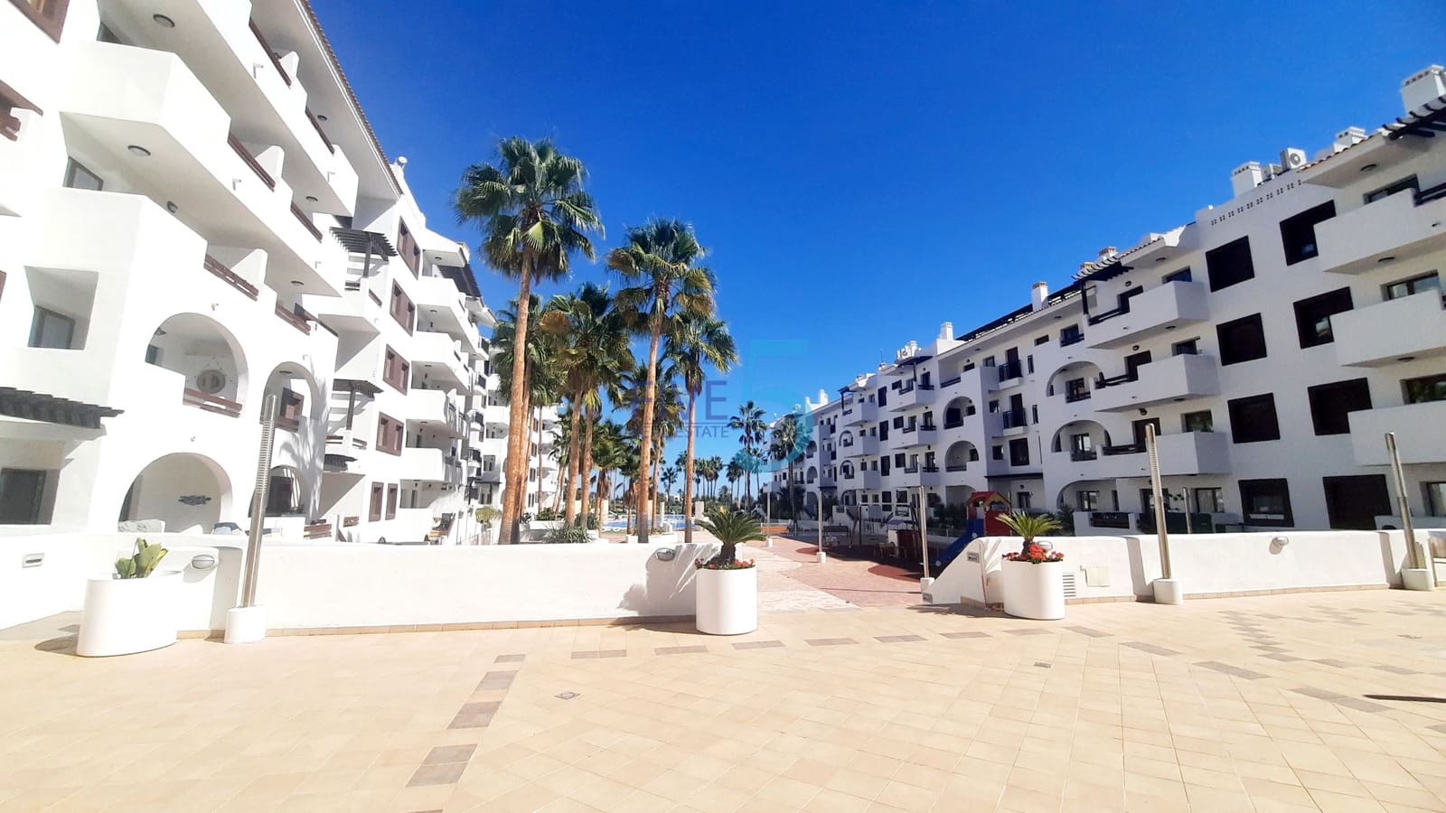 Apartamento de 2 habitaciones en Los Alcázares en venta con piscina garaje - 149.000 € (Ref: 10079981)