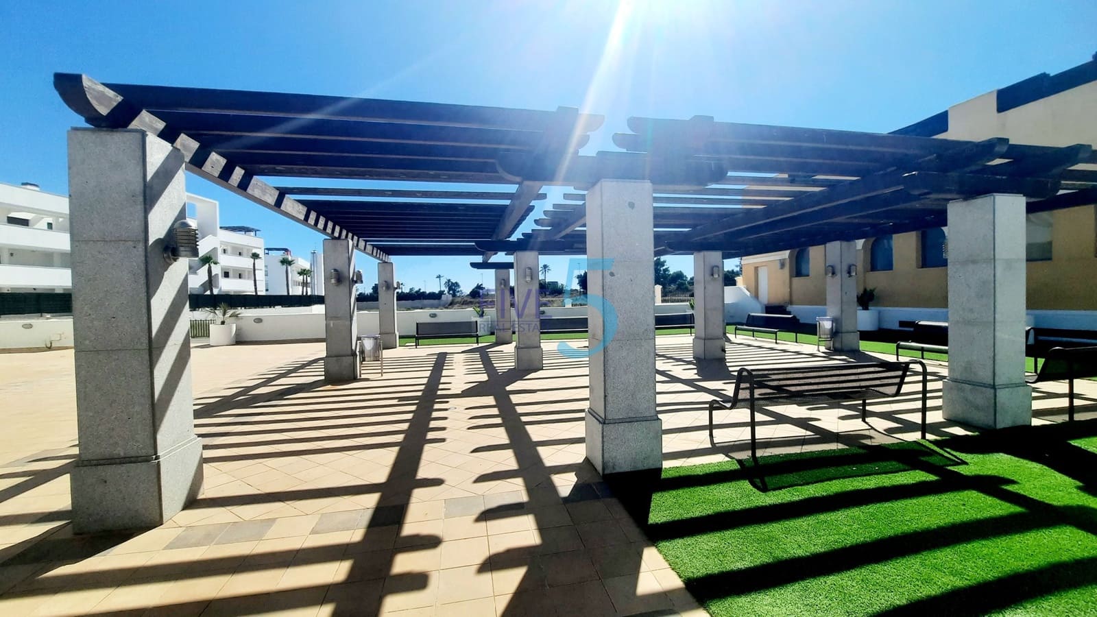 Apartamento de 2 habitaciones en Los Alcázares en venta con piscina garaje - 149.000 € (Ref: 10079981)
