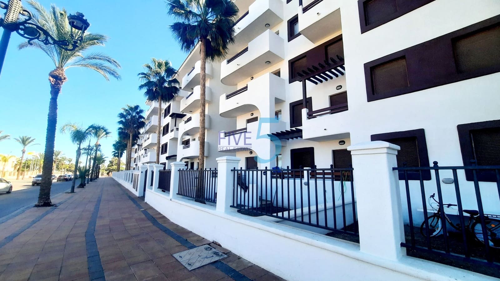 Apartamento de 2 habitaciones en Los Alcázares en venta con piscina garaje - 149.000 € (Ref: 10079981)