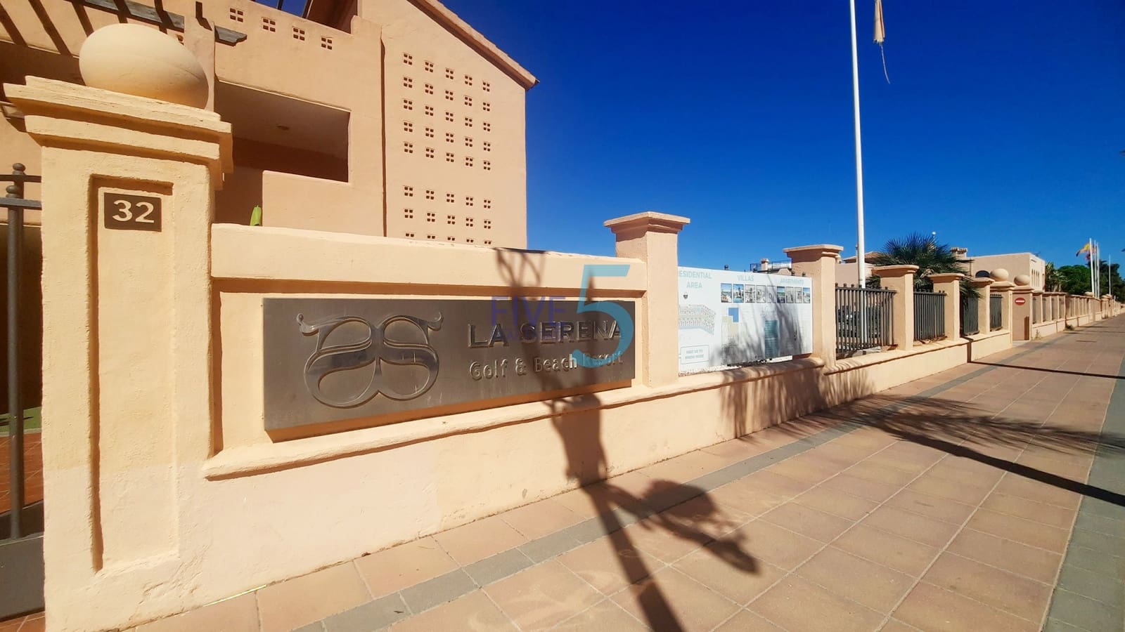 Apartamento de 2 habitaciones en Los Alcázares en venta con piscina garaje - 149.000 € (Ref: 10079981)