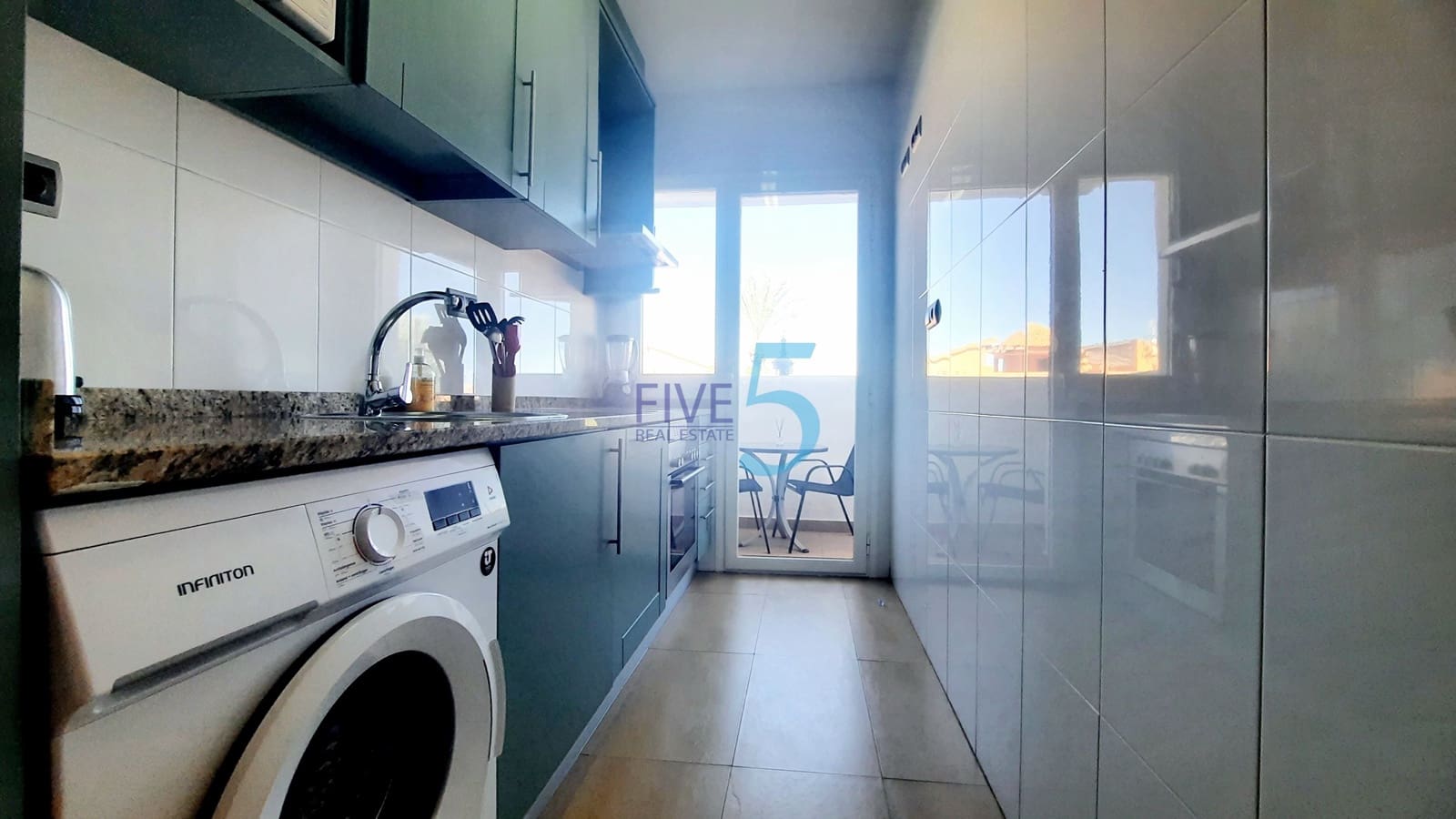 Apartamento de 2 habitaciones en Los Alcázares en venta con piscina garaje - 149.000 € (Ref: 10079981)
