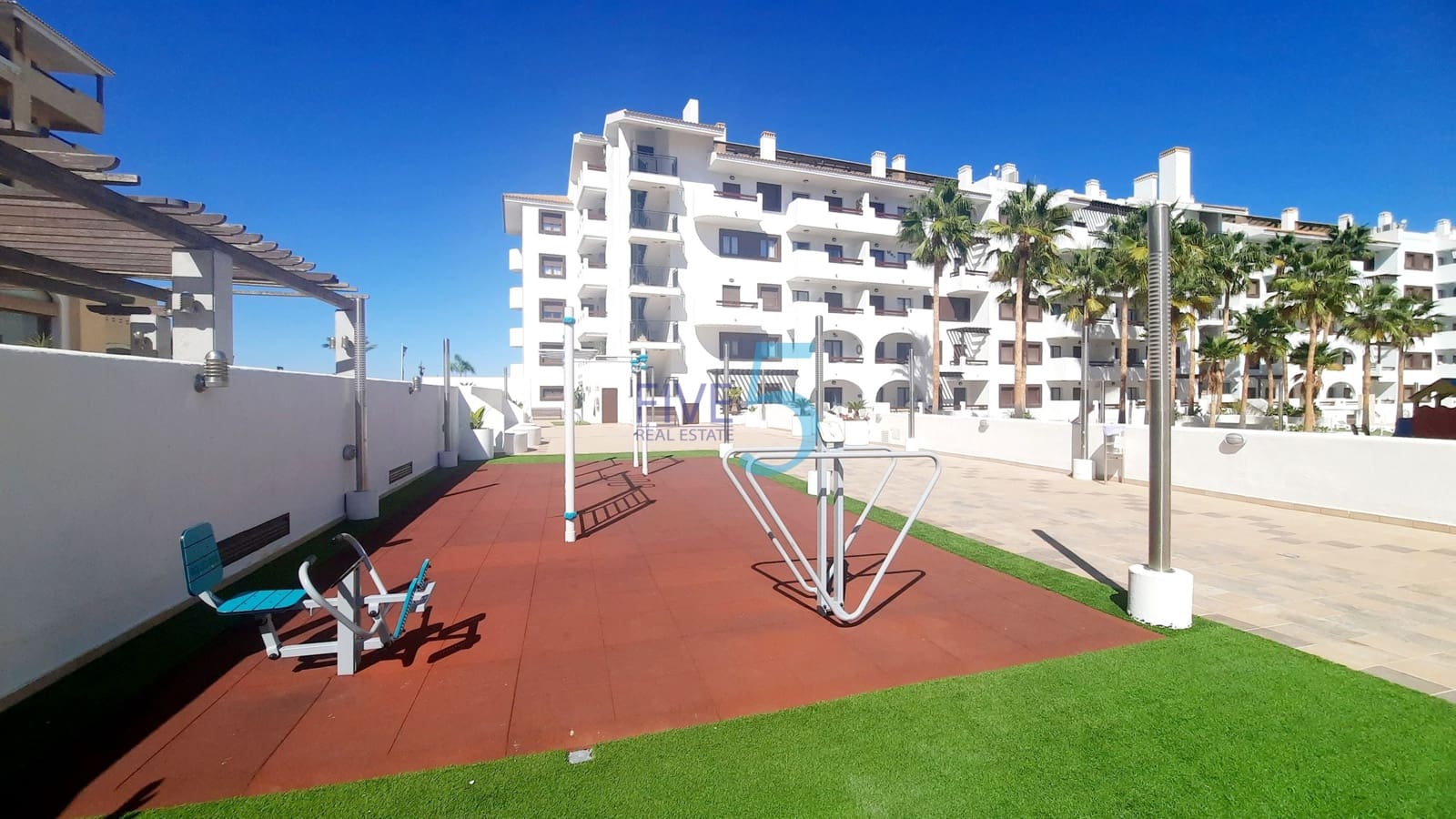 Apartamento de 2 habitaciones en Los Alcázares en venta con piscina garaje - 149.000 € (Ref: 10079981)