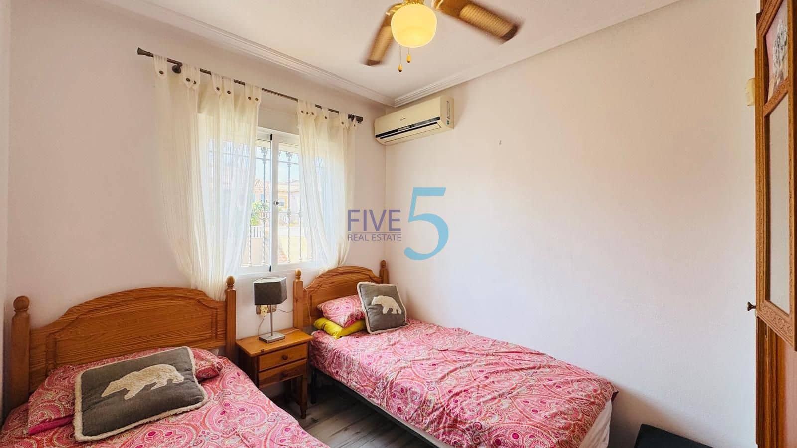 3 quarto Casa em Banda para venda em Villamartin com piscina garagem - 229 000 € (Ref: 10079982)