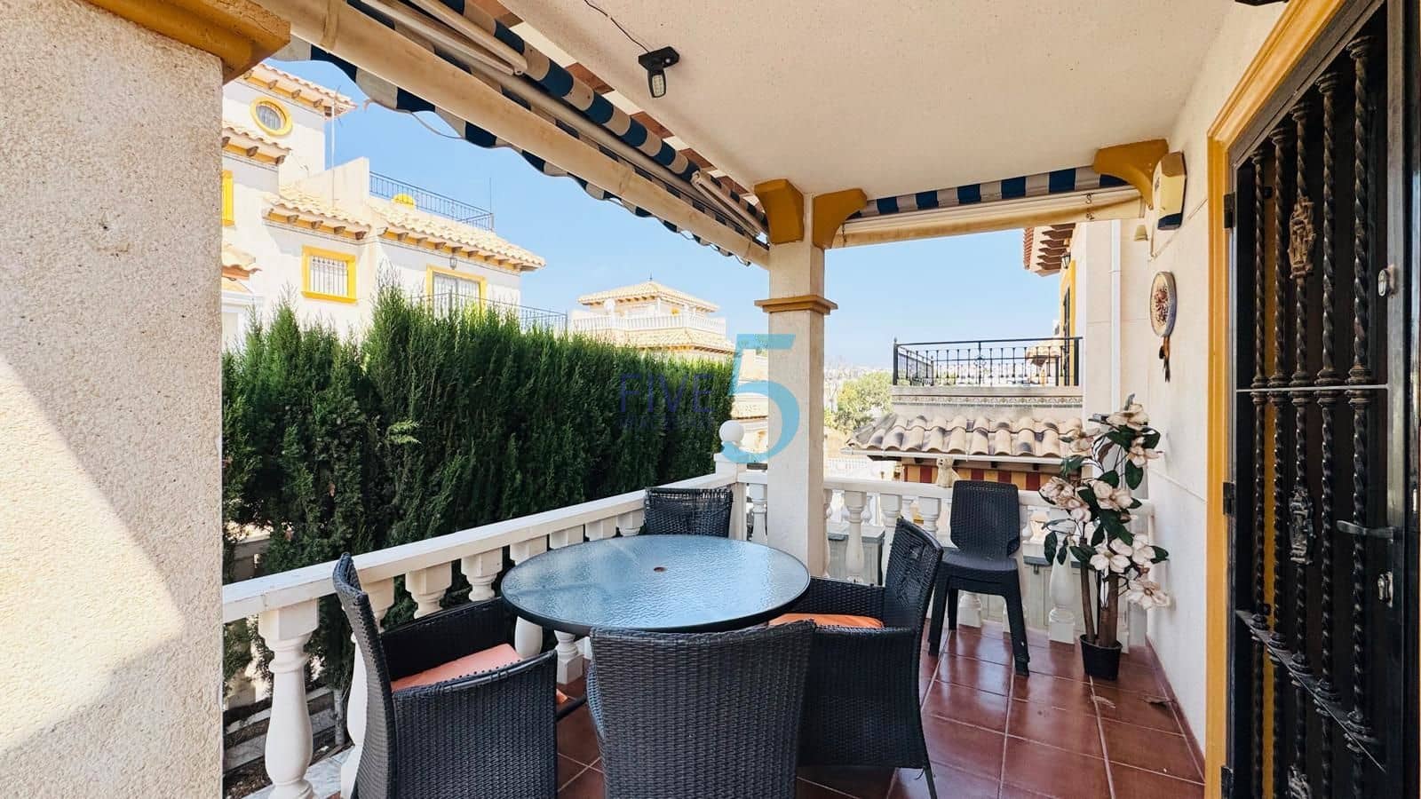 3 quarto Casa em Banda para venda em Villamartin com piscina garagem - 229 000 € (Ref: 10079982)