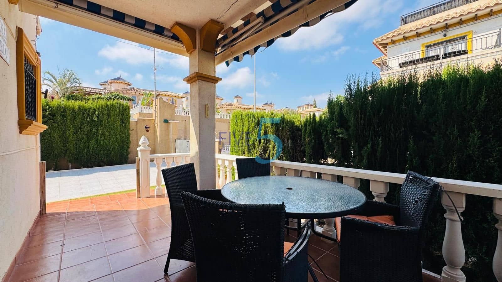 3 quarto Casa em Banda para venda em Villamartin com piscina garagem - 229 000 € (Ref: 10079982)