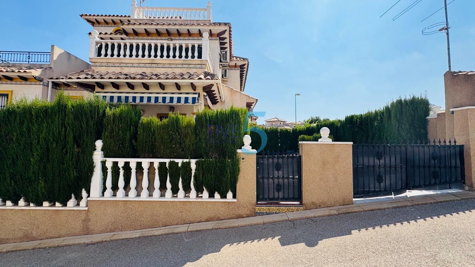 3 quarto Casa em Banda para venda em Villamartin com piscina garagem - 229 000 € (Ref: 10079982)