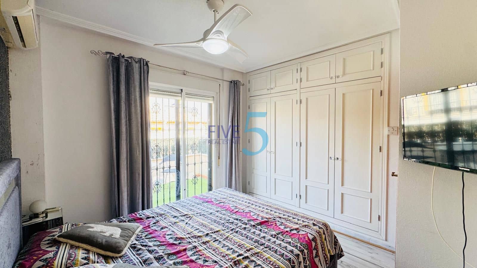 3 quarto Casa em Banda para venda em Villamartin com piscina garagem - 229 000 € (Ref: 10079982)