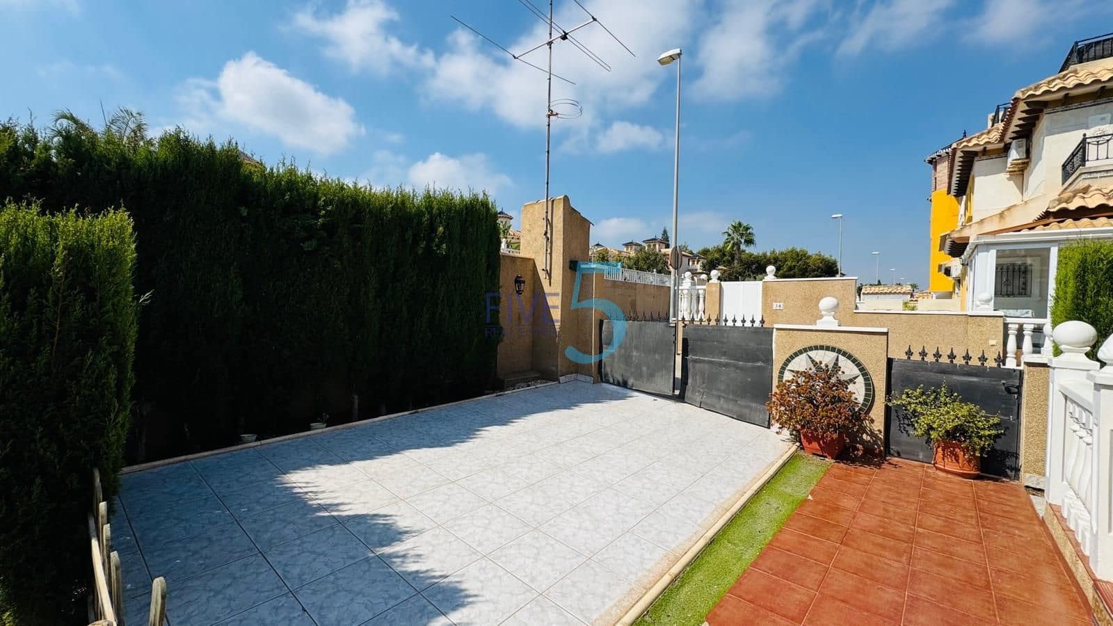 3 quarto Casa em Banda para venda em Villamartin com piscina garagem - 229 000 € (Ref: 10079982)