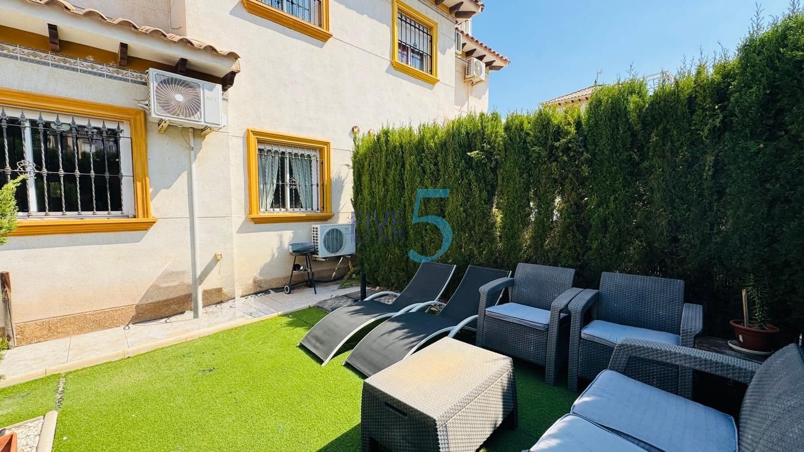 3 quarto Casa em Banda para venda em Villamartin com piscina garagem - 229 000 € (Ref: 10079982)
