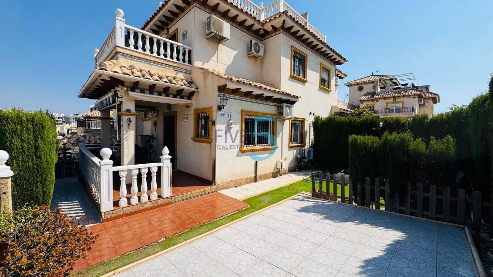 3 quarto Casa em Banda para venda em Villamartin com piscina garagem - 229 000 € (Ref: 10079982)