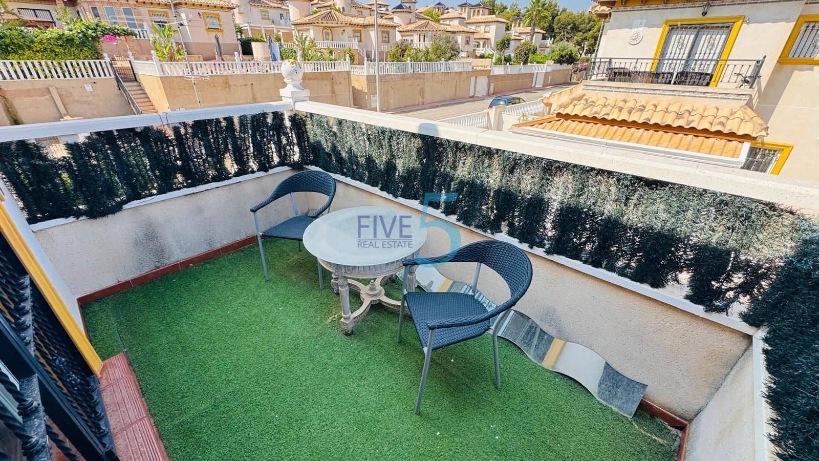 3 quarto Casa em Banda para venda em Villamartin com piscina garagem - 229 000 € (Ref: 10079982)