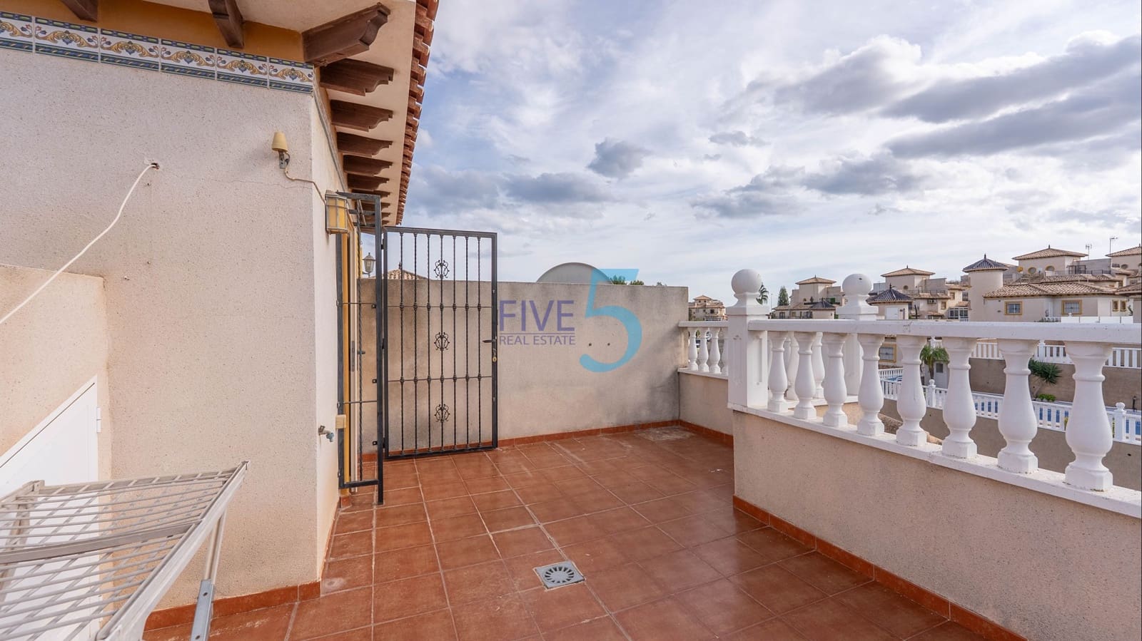 3 bedroom Townhouse for sale in Villamartin with pool garage - € 224,999 (Ref: 10079982)