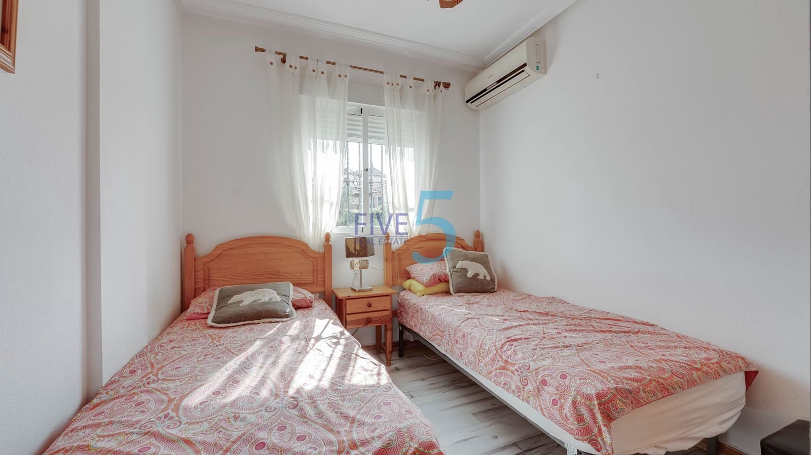 3 bedroom Townhouse for sale in Villamartin with pool garage - € 224,999 (Ref: 10079982)