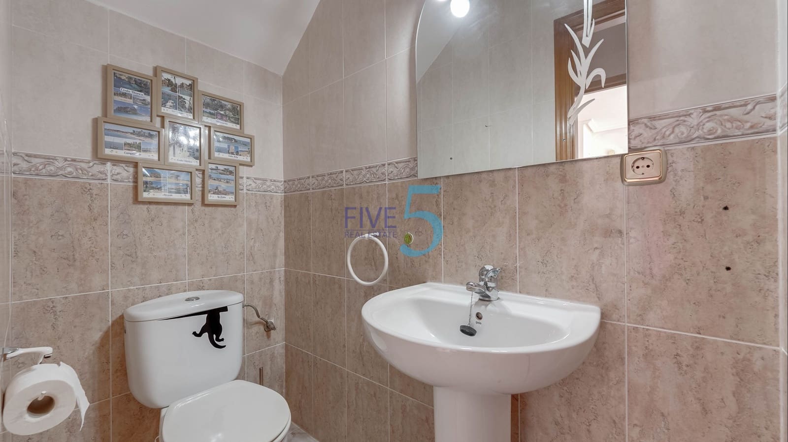 3 bedroom Townhouse for sale in Villamartin with pool garage - € 224,999 (Ref: 10079982)