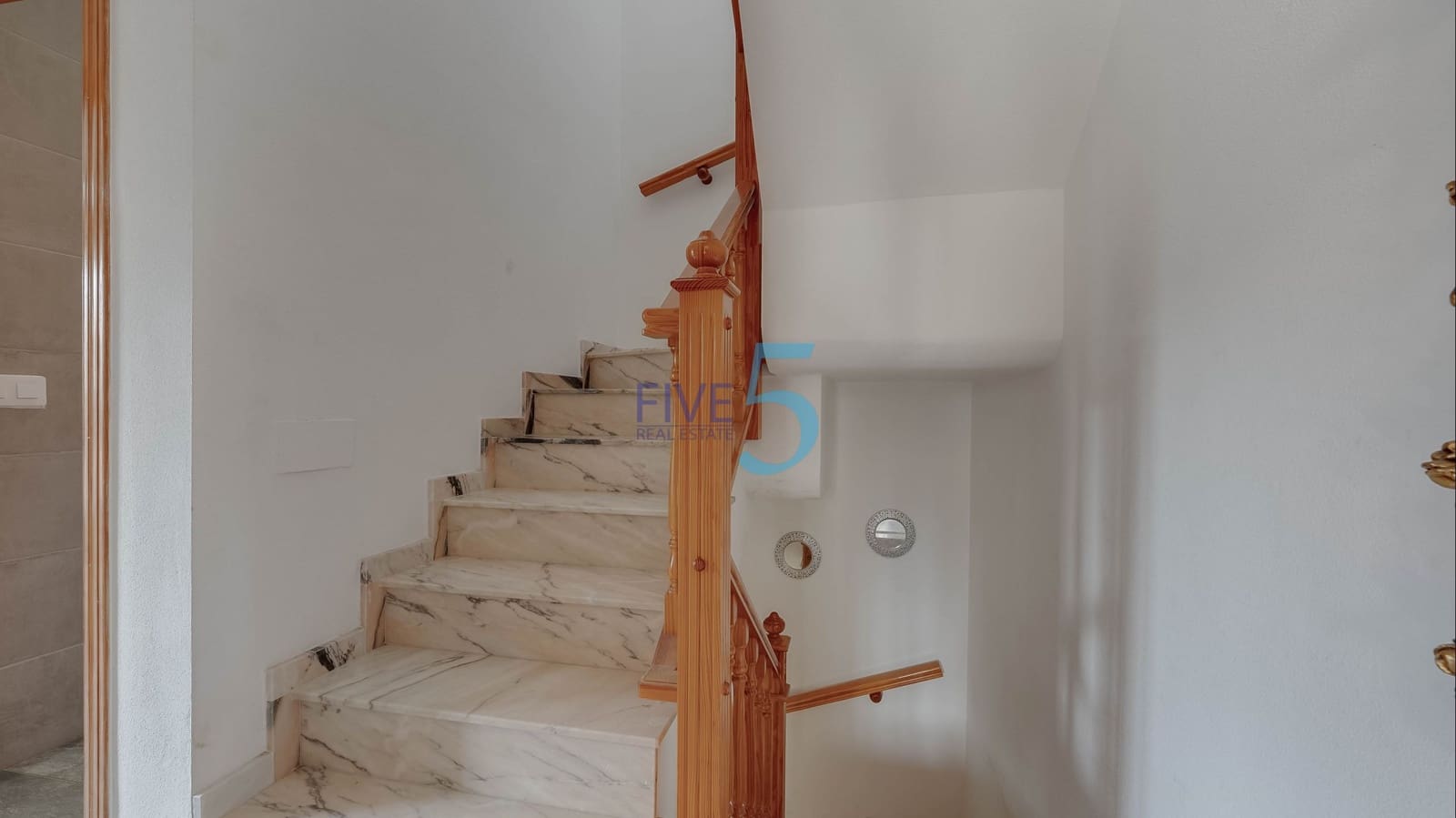 3 bedroom Townhouse for sale in Villamartin with pool garage - € 224,999 (Ref: 10079982)