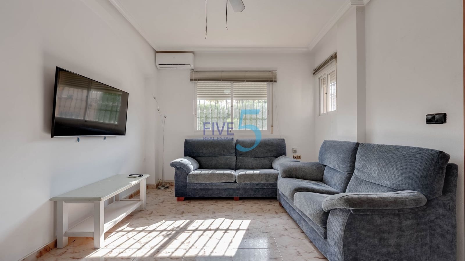 3 bedroom Townhouse for sale in Villamartin with pool garage - € 224,999 (Ref: 10079982)
