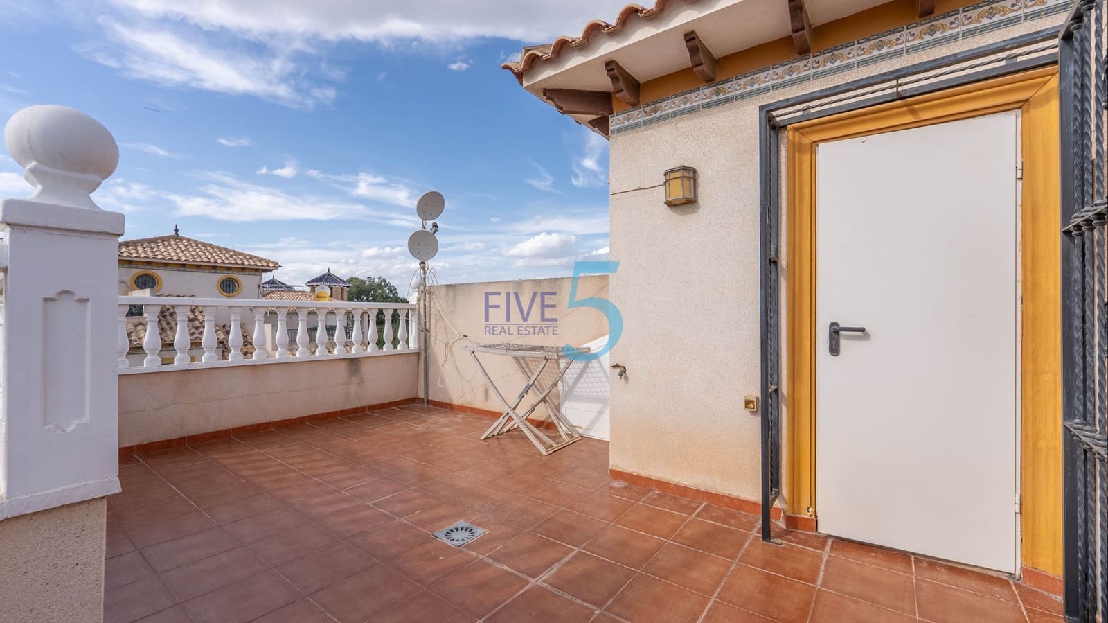 3 bedroom Townhouse for sale in Villamartin with pool garage - € 224,999 (Ref: 10079982)