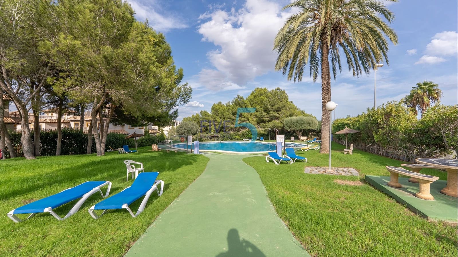 3 bedroom Townhouse for sale in Villamartin with pool garage - € 224,999 (Ref: 10079982)