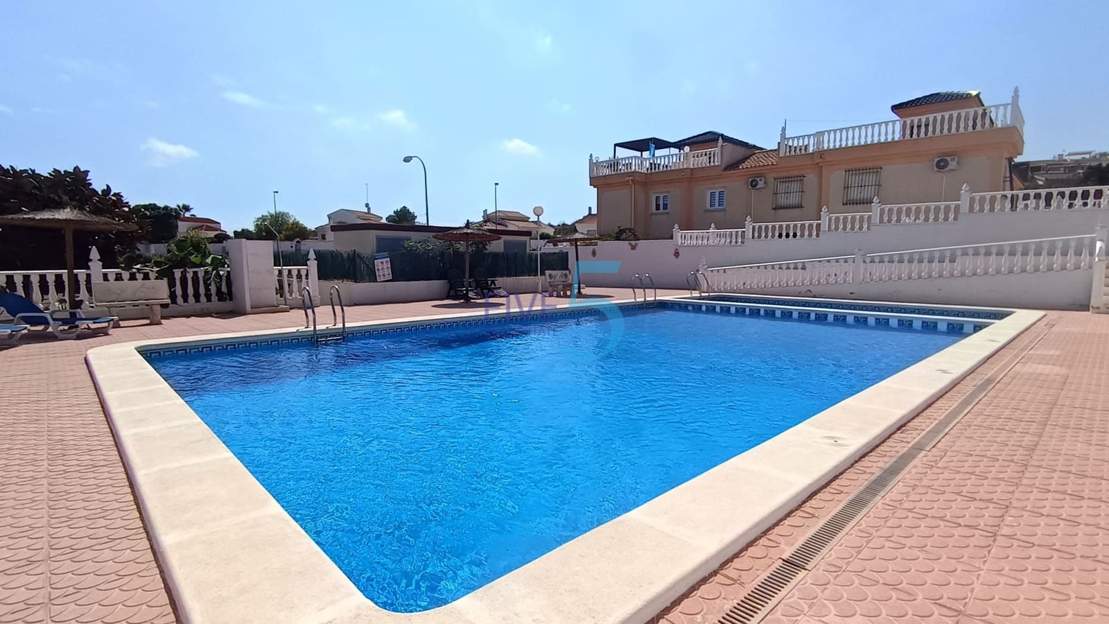 3 slaapkamer Villa te koop in Ciudad Quesada met zwembad garage - € 245.000 (Ref: 10080242)