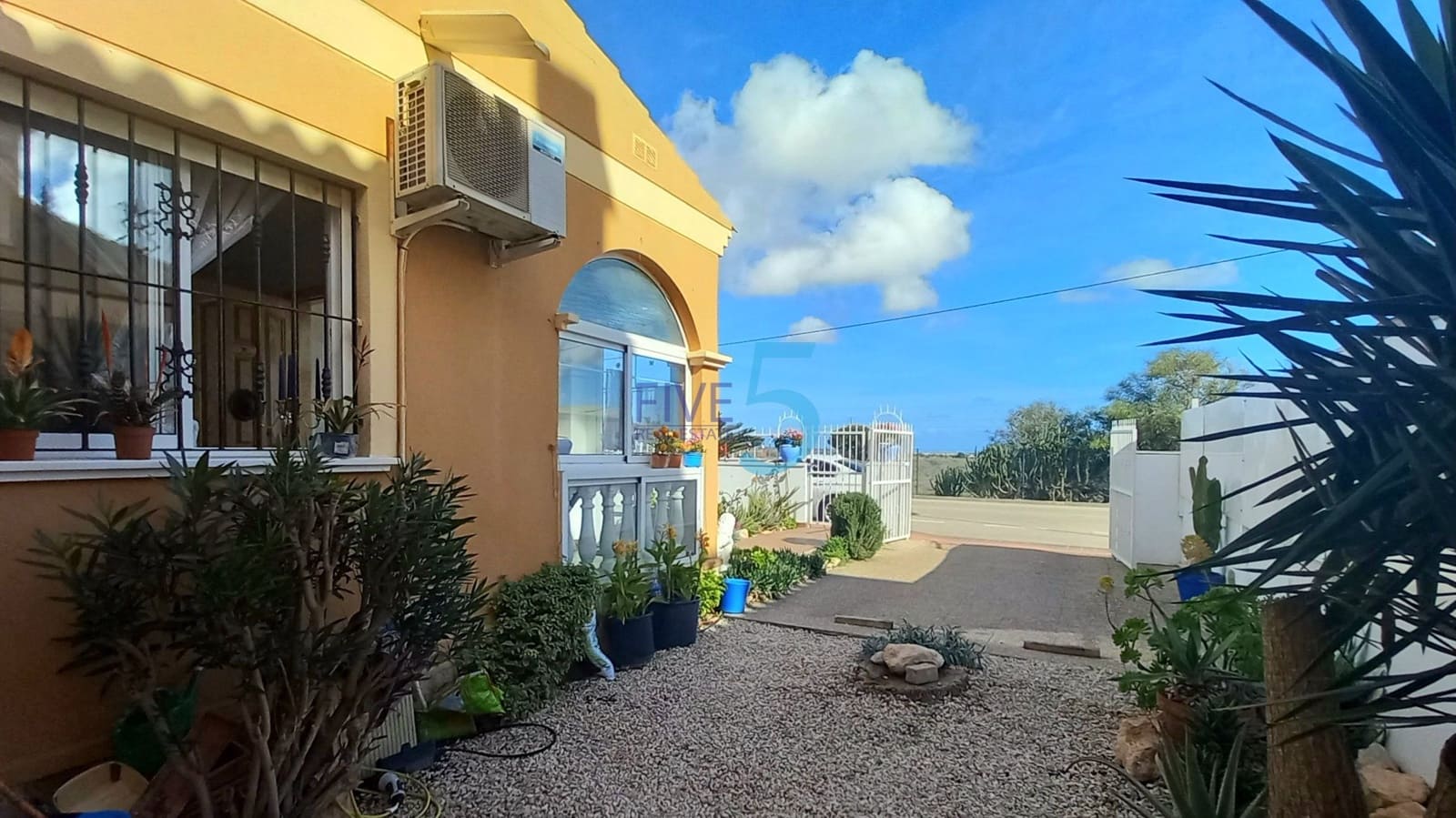 2 slaapkamer Villa te koop in Lo Crispin met zwembad - € 195.000 (Ref: 10088503)