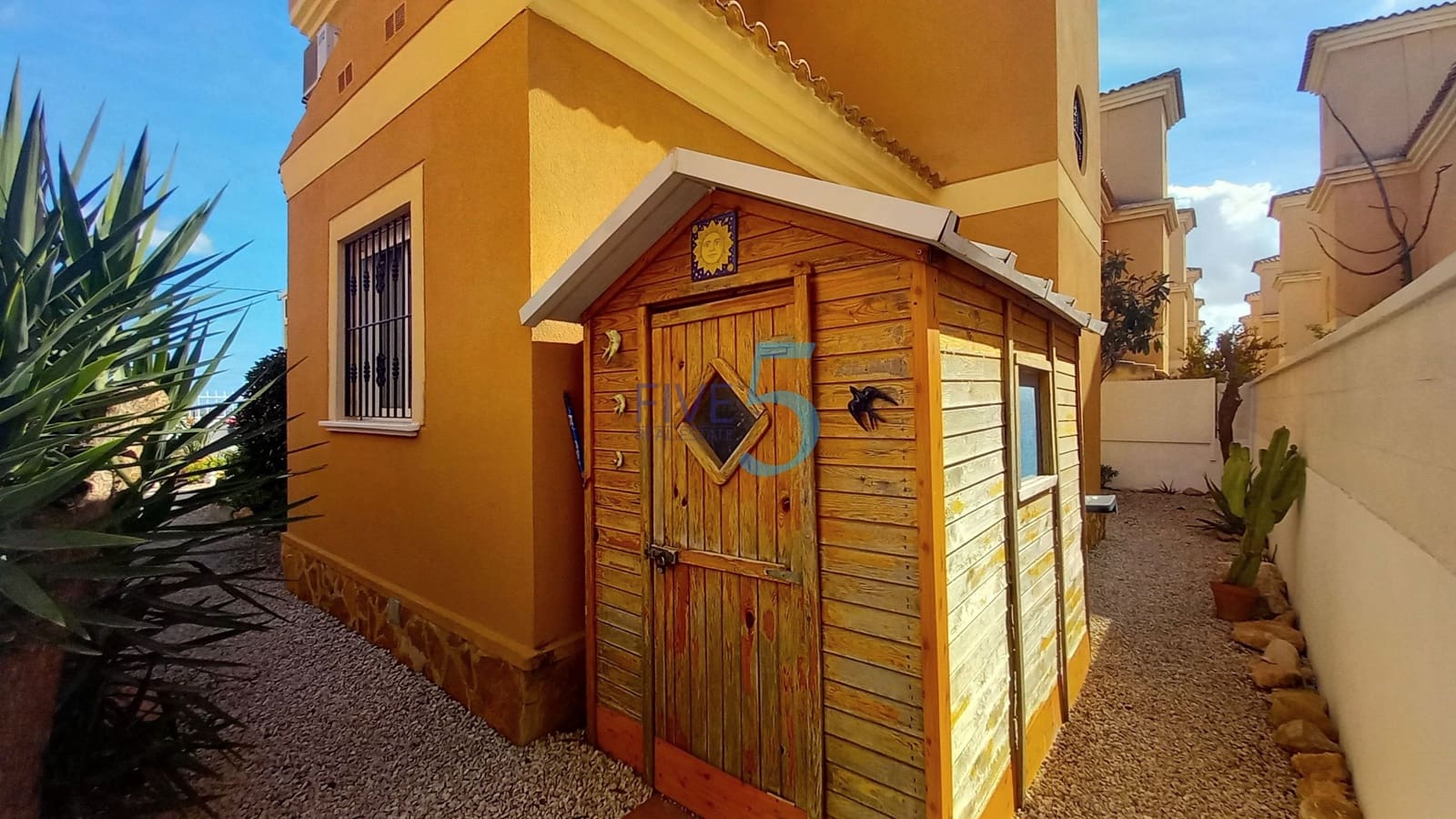 2 slaapkamer Villa te koop in Lo Crispin met zwembad - € 195.000 (Ref: 10088503)