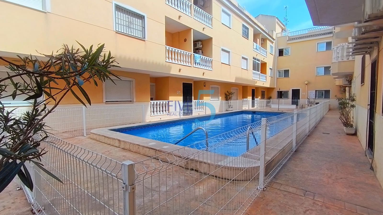 2 slaapkamer Appartement te koop in Formentera del Segura met zwembad - € 85.000 (Ref: 10088505)