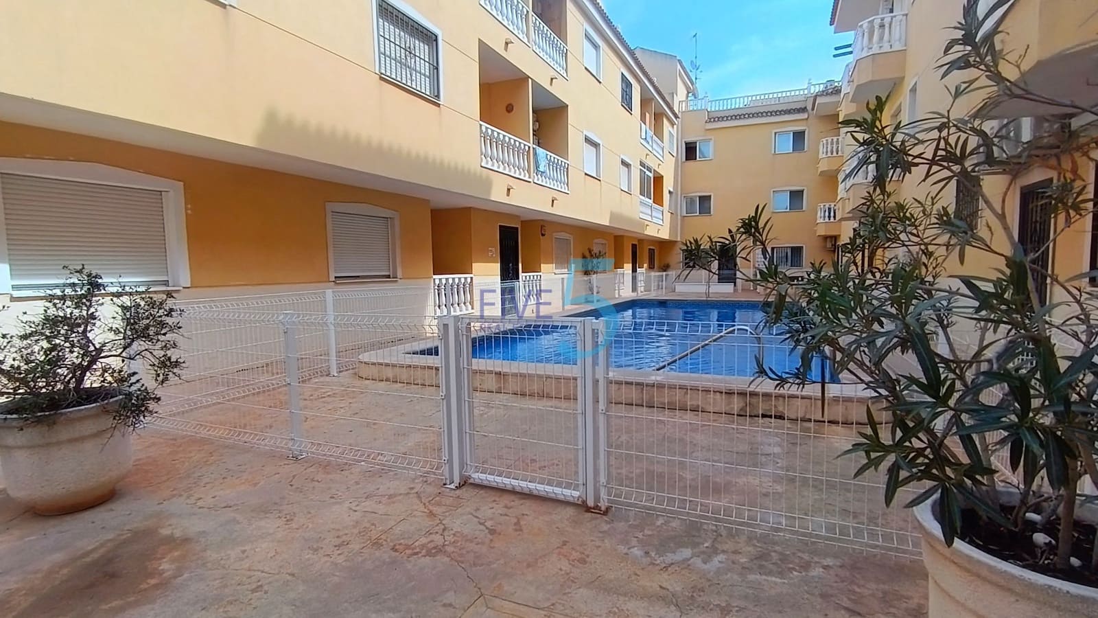2 slaapkamer Appartement te koop in Formentera del Segura met zwembad - € 85.000 (Ref: 10088505)