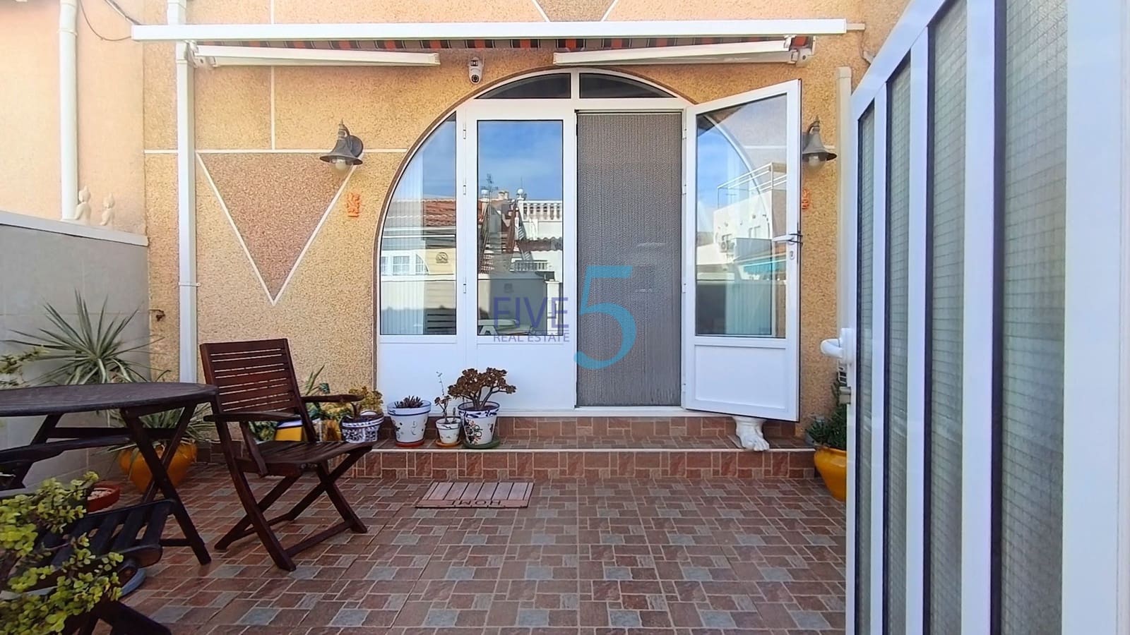 2 soverom Hus til salgs i Torrevieja - € 125 000 (Ref: 10088506)
