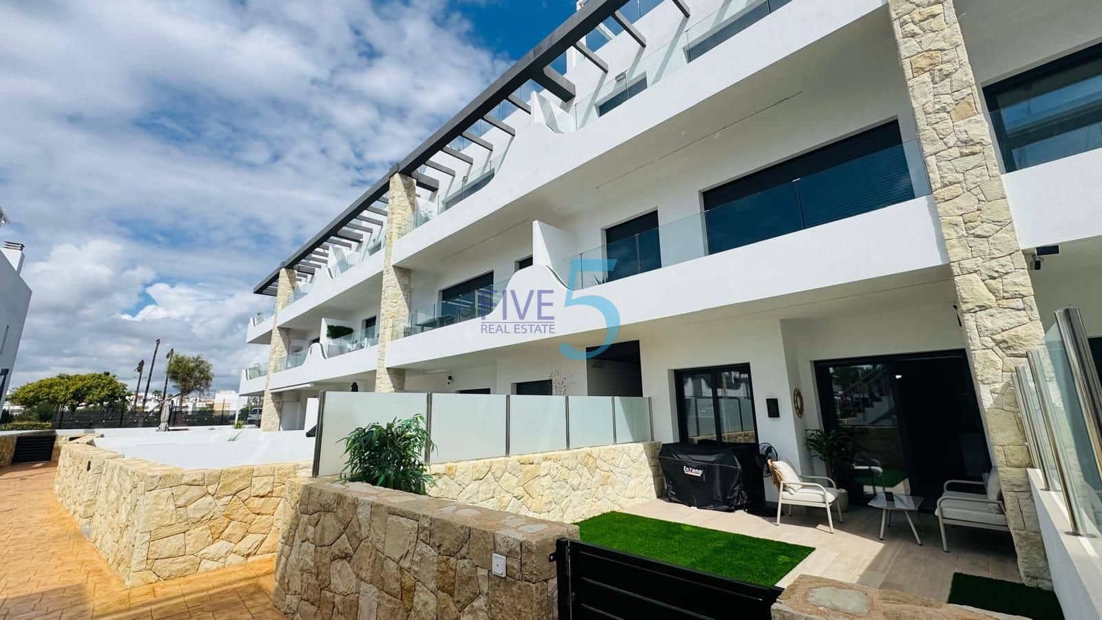 2 slaapkamer Appartement te koop in Orihuela Costa met zwembad garage - € 359.000 (Ref: 10091569)