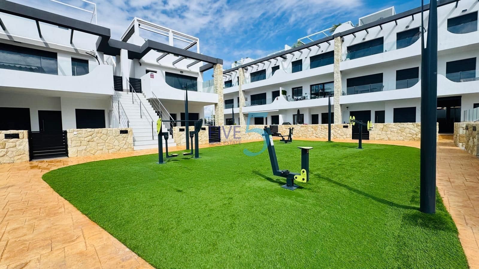 2 slaapkamer Appartement te koop in Orihuela Costa met zwembad garage - € 359.000 (Ref: 10091569)