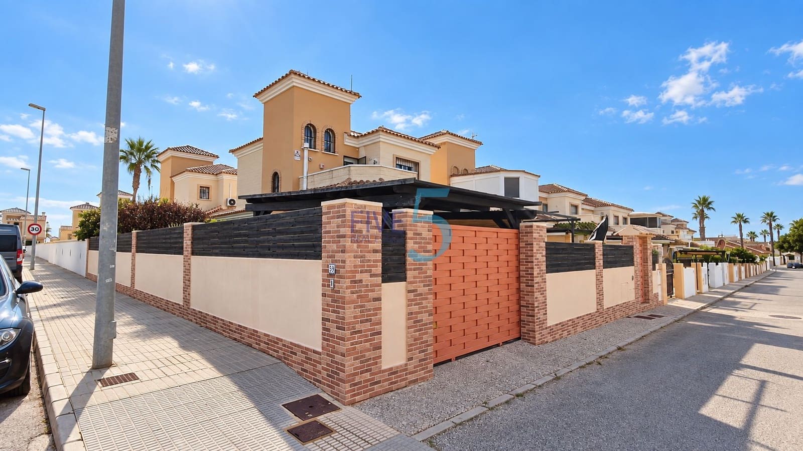 3 soveværelse Villa til salg i El Raso med swimmingpool - € 299.999 (Ref: 10093774)