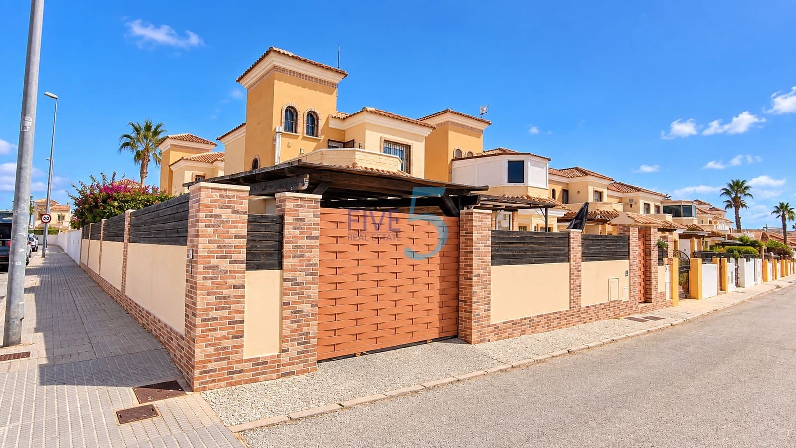 3 soveværelse Villa til salg i El Raso med swimmingpool - € 299.999 (Ref: 10093774)