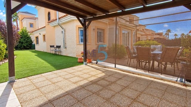 3 soveværelse Villa til salg i El Raso, Guardamar del Segura med swimmingpool - € 299.999 (Ref: 10093774)