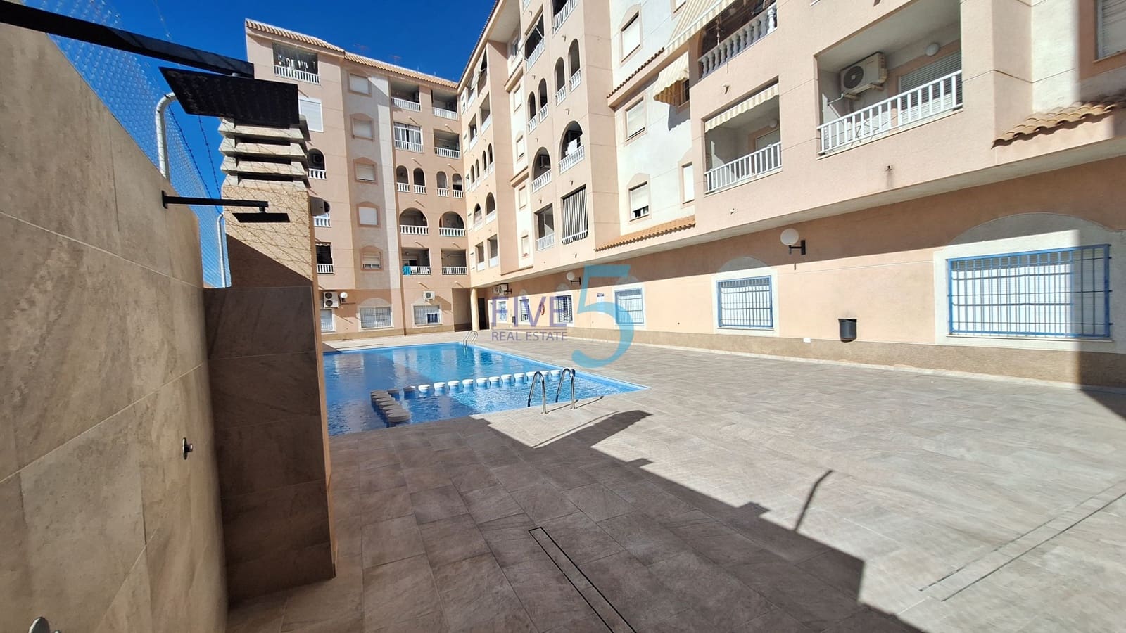 2 quarto Apartamento para venda em Torrevieja com piscina - 143 000 € (Ref: 10097398)