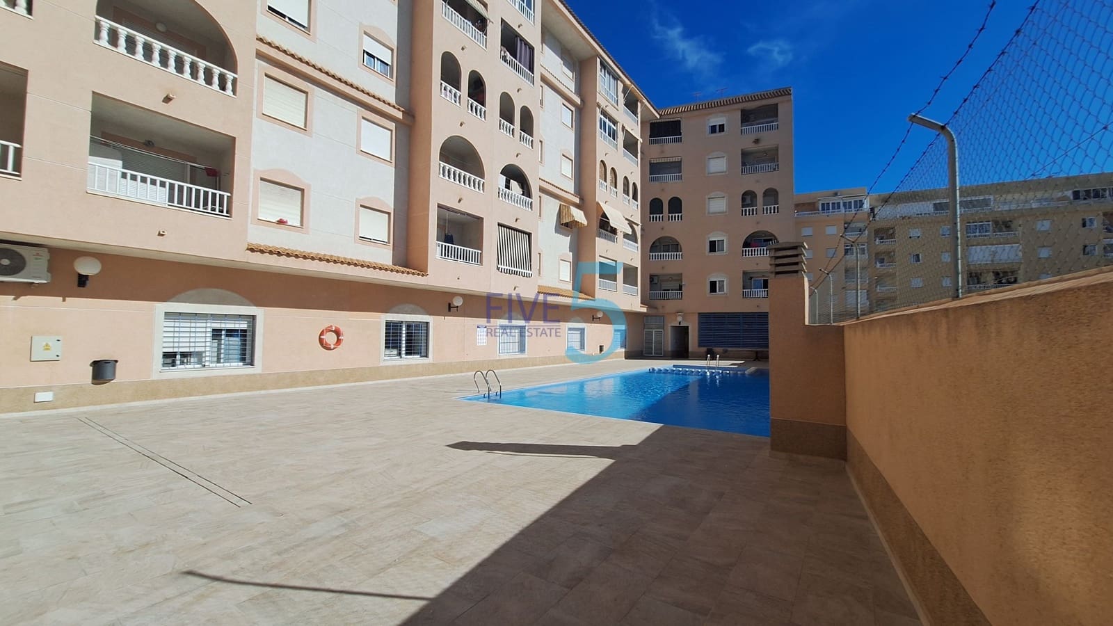 2 quarto Apartamento para venda em Torrevieja com piscina - 143 000 € (Ref: 10097398)