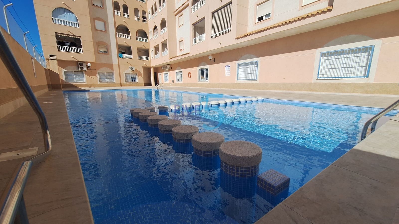 2 quarto Apartamento para venda em Torrevieja com piscina - 143 000 € (Ref: 10097398)