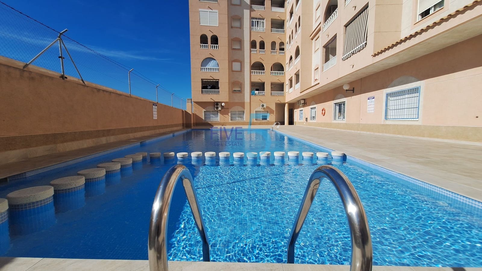 2 quarto Apartamento para venda em Torrevieja com piscina - 143 000 € (Ref: 10097398)