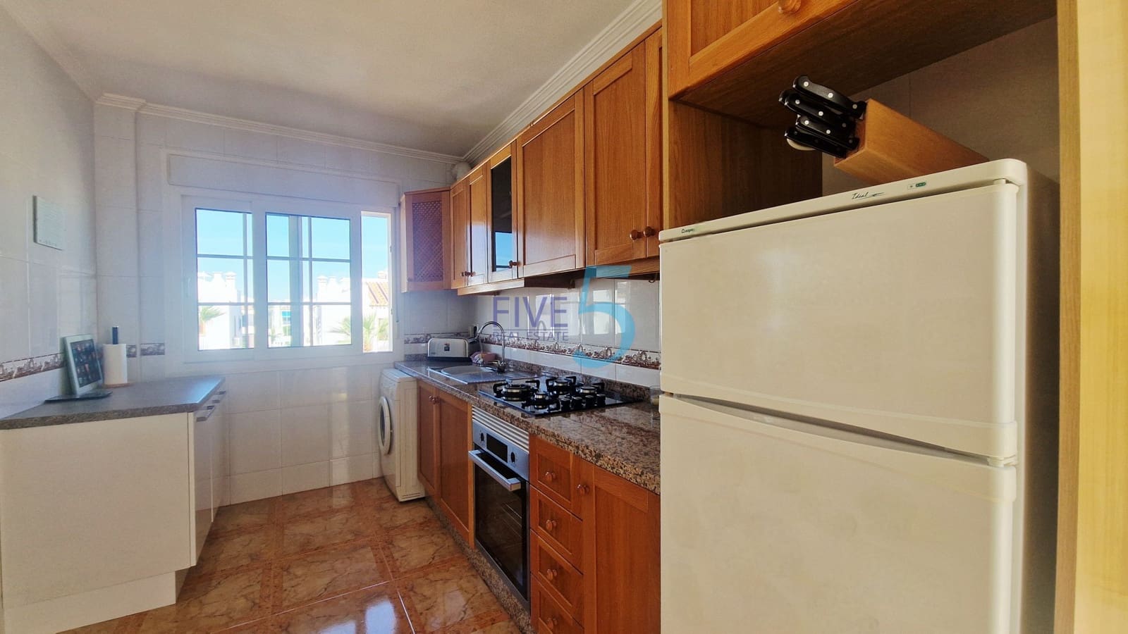 2 soverom Leilighet til salgs i Villamartin med svømmebasseng garasje - € 169 999 (Ref: 10099035)