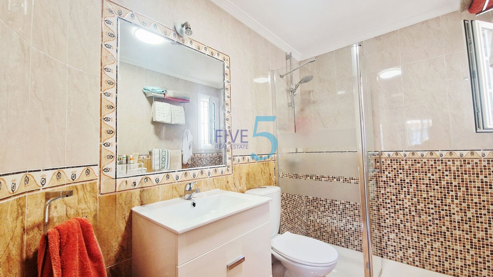 2 soverom Leilighet til salgs i Villamartin med svømmebasseng garasje - € 169 999 (Ref: 10099035)