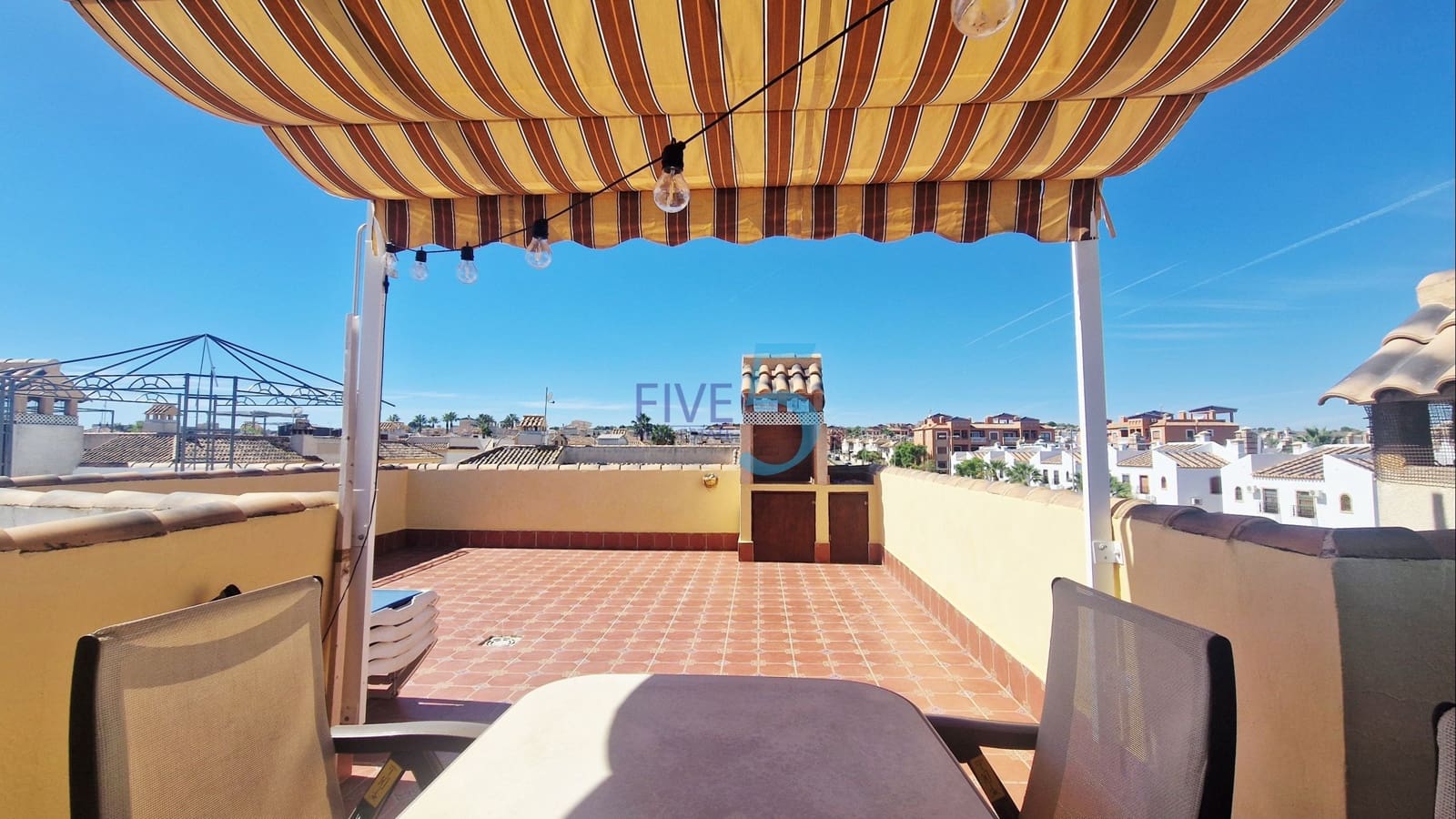2 soverom Leilighet til salgs i Villamartin med svømmebasseng garasje - € 169 999 (Ref: 10099035)