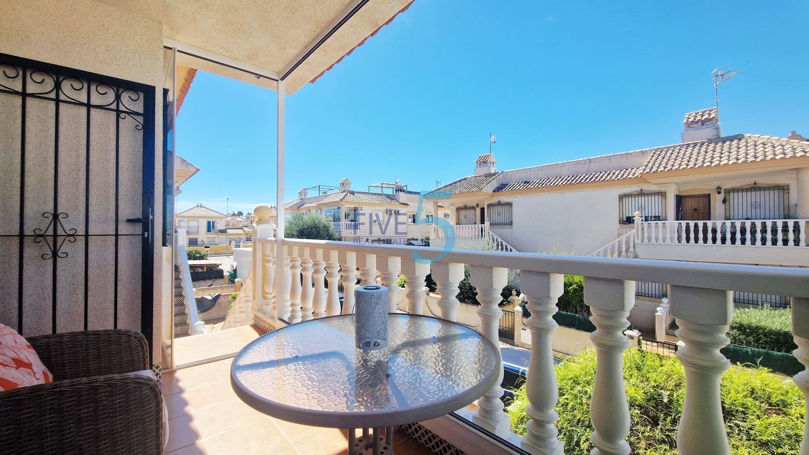 2 soverom Leilighet til salgs i Villamartin med svømmebasseng garasje - € 169 999 (Ref: 10099035)